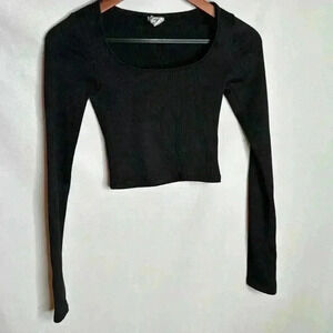 H&M  scoop neck crop top